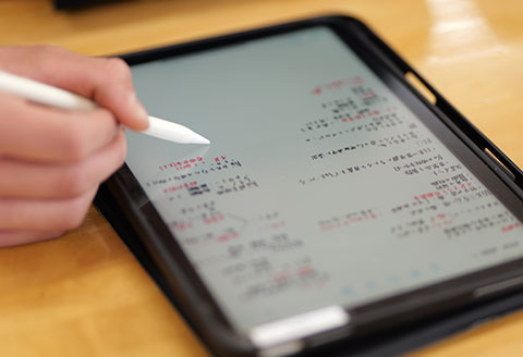 書き込まれたタブレット